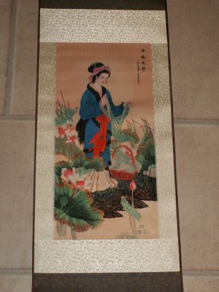 Aus China Sammlung Rollbild Frau Seidenwäscherin Lotus Lotusblüte Reinheit Bild