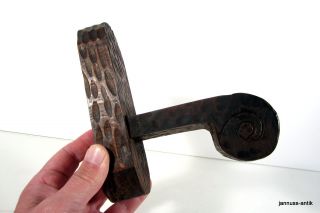 Handgeschnitzte Konsole Aus Massivholz Für Figuren Sockel Rustikal Bild