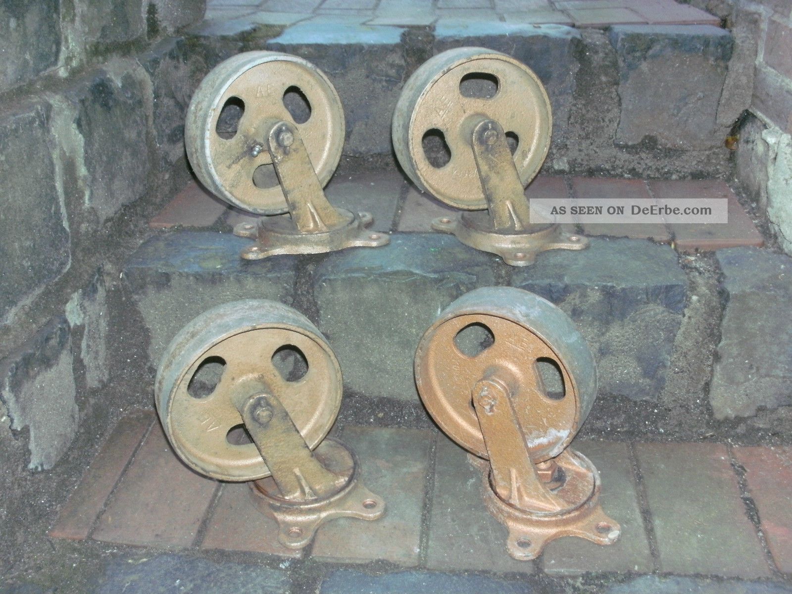 4 Alte Schwerlastrollen,  Eisenräder,  Guss - Eisenrollen,  Rollen,  Lenkrollen Original, vor 1960 gefertigt Bild