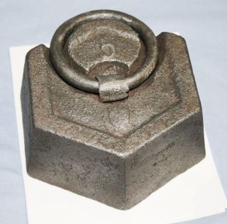 Altes Gewicht Aus Eisen 5 Pfund Mit Prägung Gewicht,  Wappen Und Schriftzeichen Bild