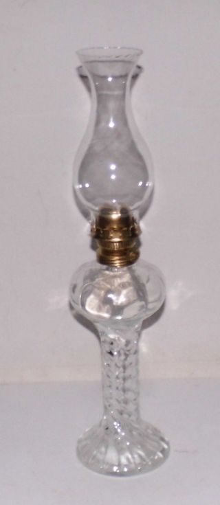 Scheunenfund Antike Petroleumlampe Aus Glas Mit Glaszylinder Und Flachbrenner Bild