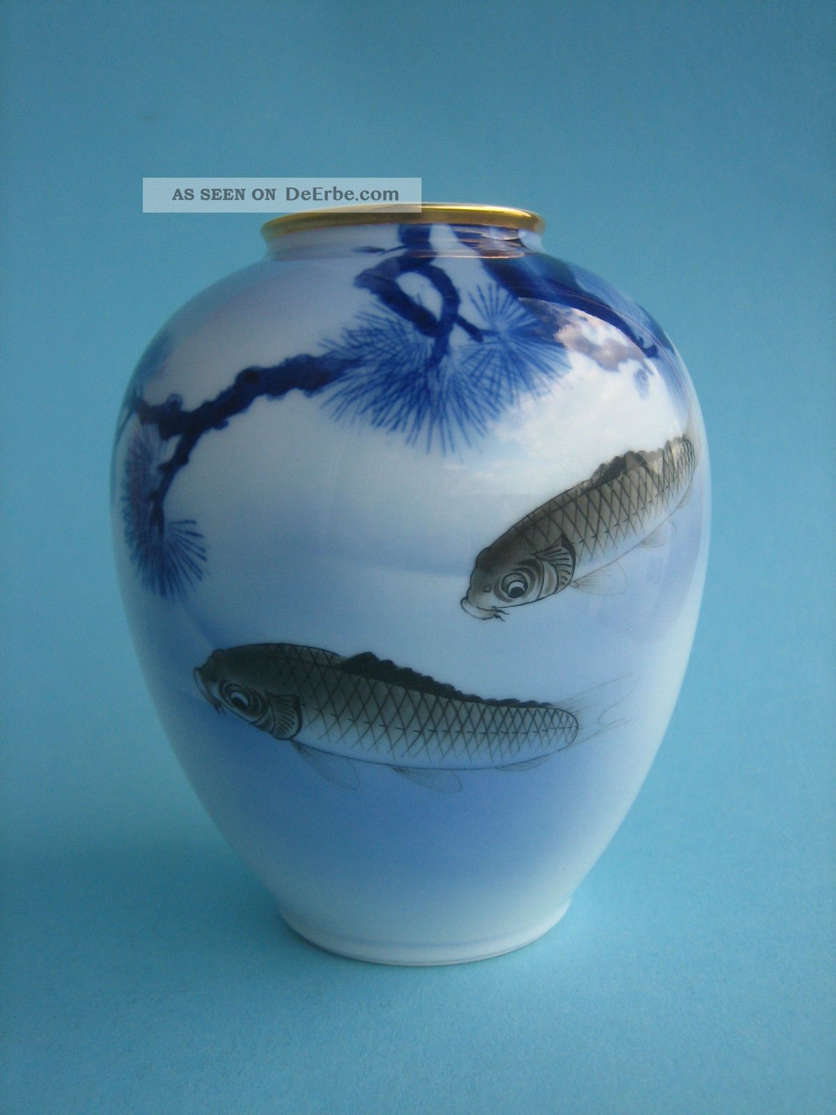 Koi Vase,  Fukagawa Porzellan Vase Mit Karpfen Und Tiefblauem Pinienzweig,  Japan Asiatika: Japan Bild