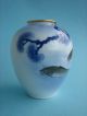 Koi Vase,  Fukagawa Porzellan Vase Mit Karpfen Und Tiefblauem Pinienzweig,  Japan Asiatika: Japan Bild 1
