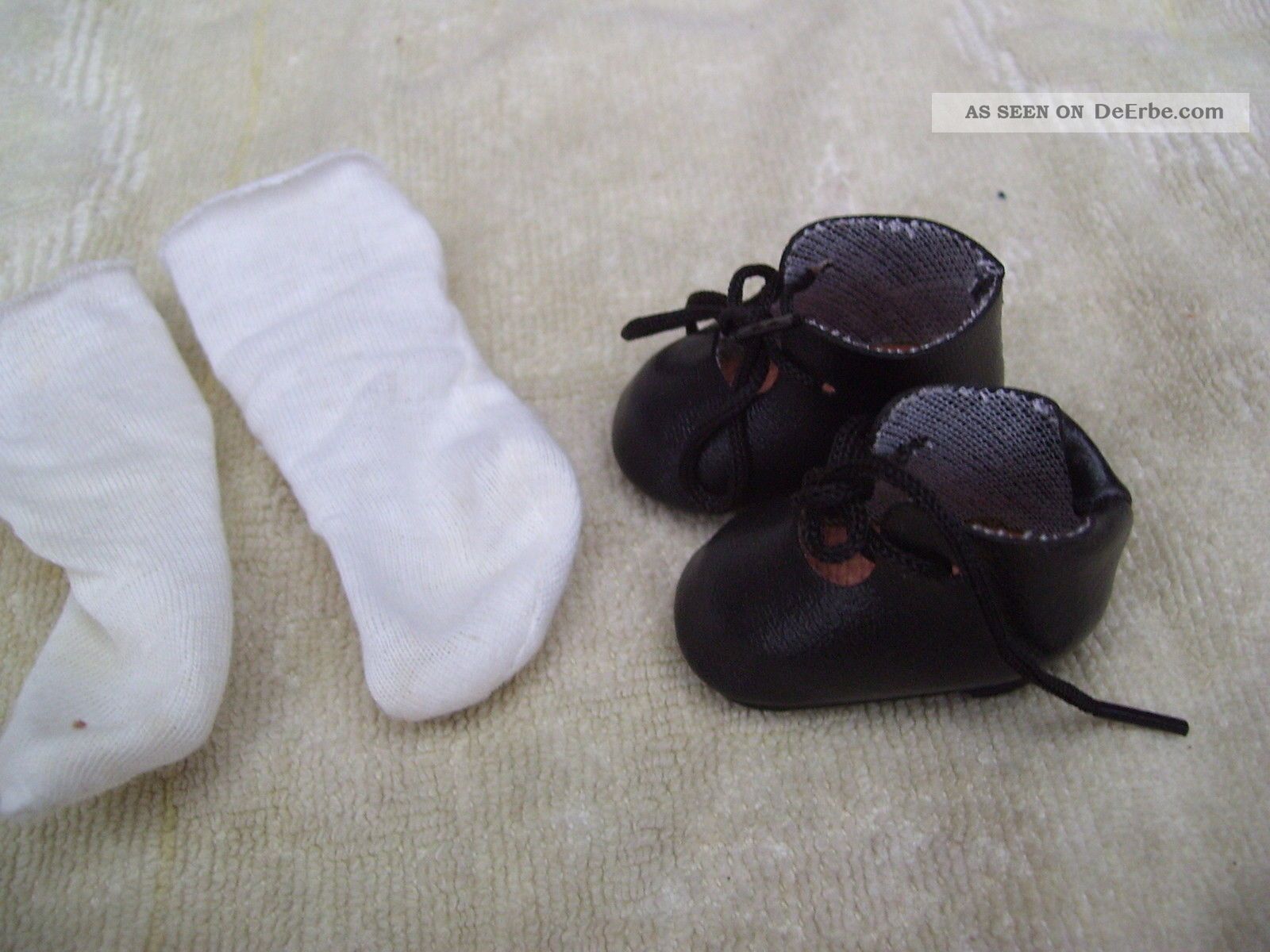Alte Puppenkleidung Schuhe Vintage Black Laced Shoes Socks 40 Cm Doll 4 1/2 Cm Original, gefertigt vor 1970 Bild