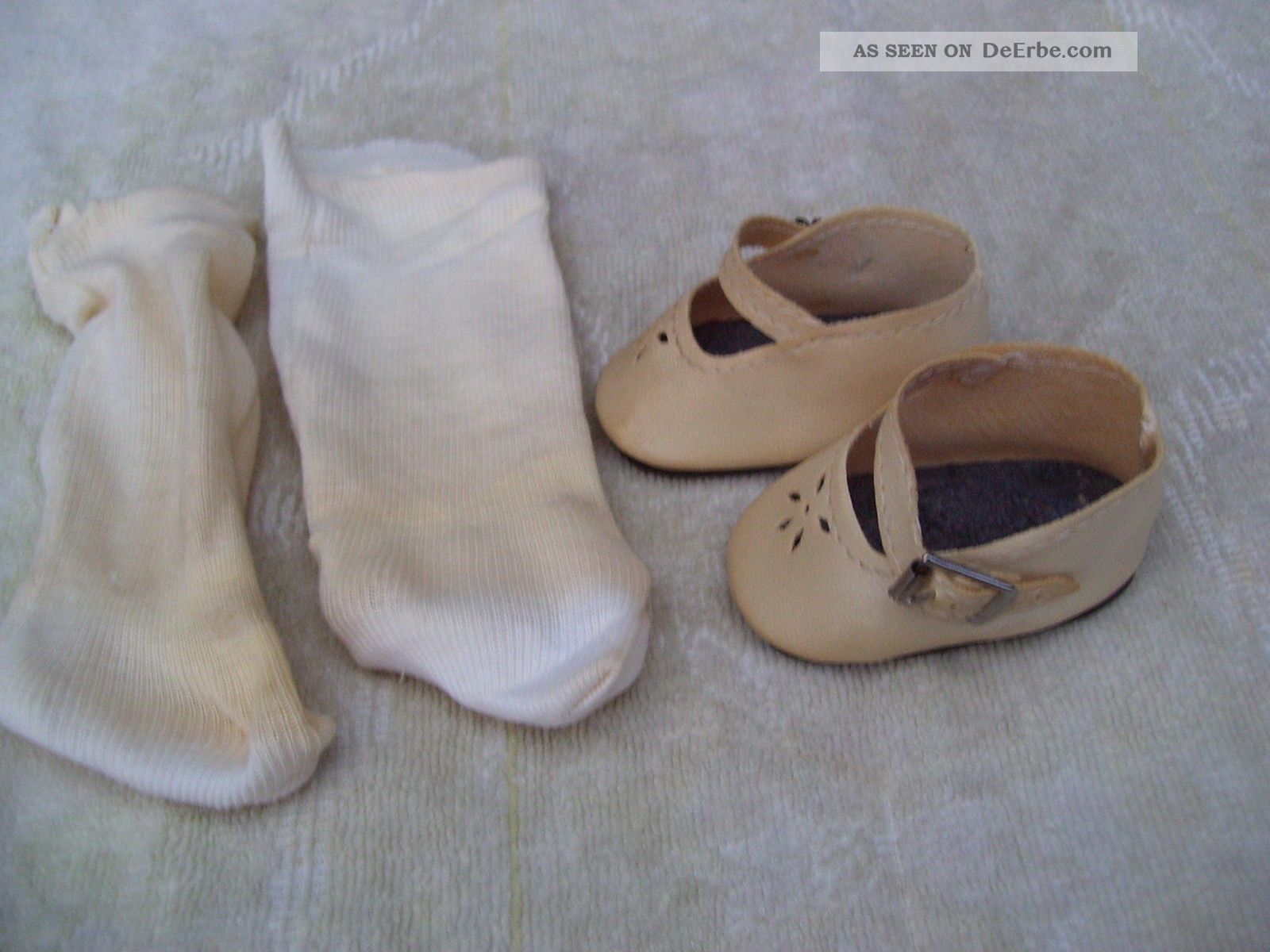 Alte Puppenkleidung Schuhe Vintage Creme Lashed Shoes Socks 60 Cm Doll 7 Cm Original, gefertigt vor 1970 Bild