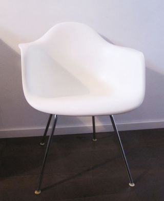 Vitra,  Eames Armchair Sitzschale,  Kunststoff,  Weiss Bild