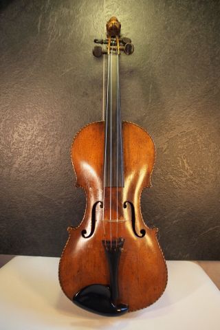 Alte 4/4 Geige,  Violine Mit Löwenkopf Und Alten Bogen Bild
