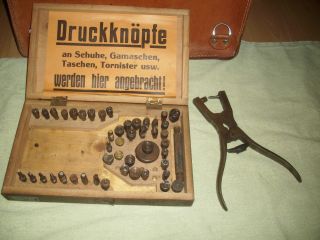 Sattlerwerkzeug: Kasten Für Nietenzange Und Zubehör - Um 1920 - Schuster Bild