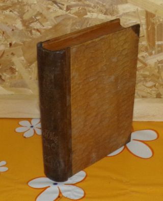Holzkästchen In Buchform Bild