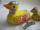 Blechspielzeug Entenfamilie – Ente Mit 3 Kücken Aus Blech - Aufziehwerk Sammler Original, gefertigt 1945-1970 Bild 2