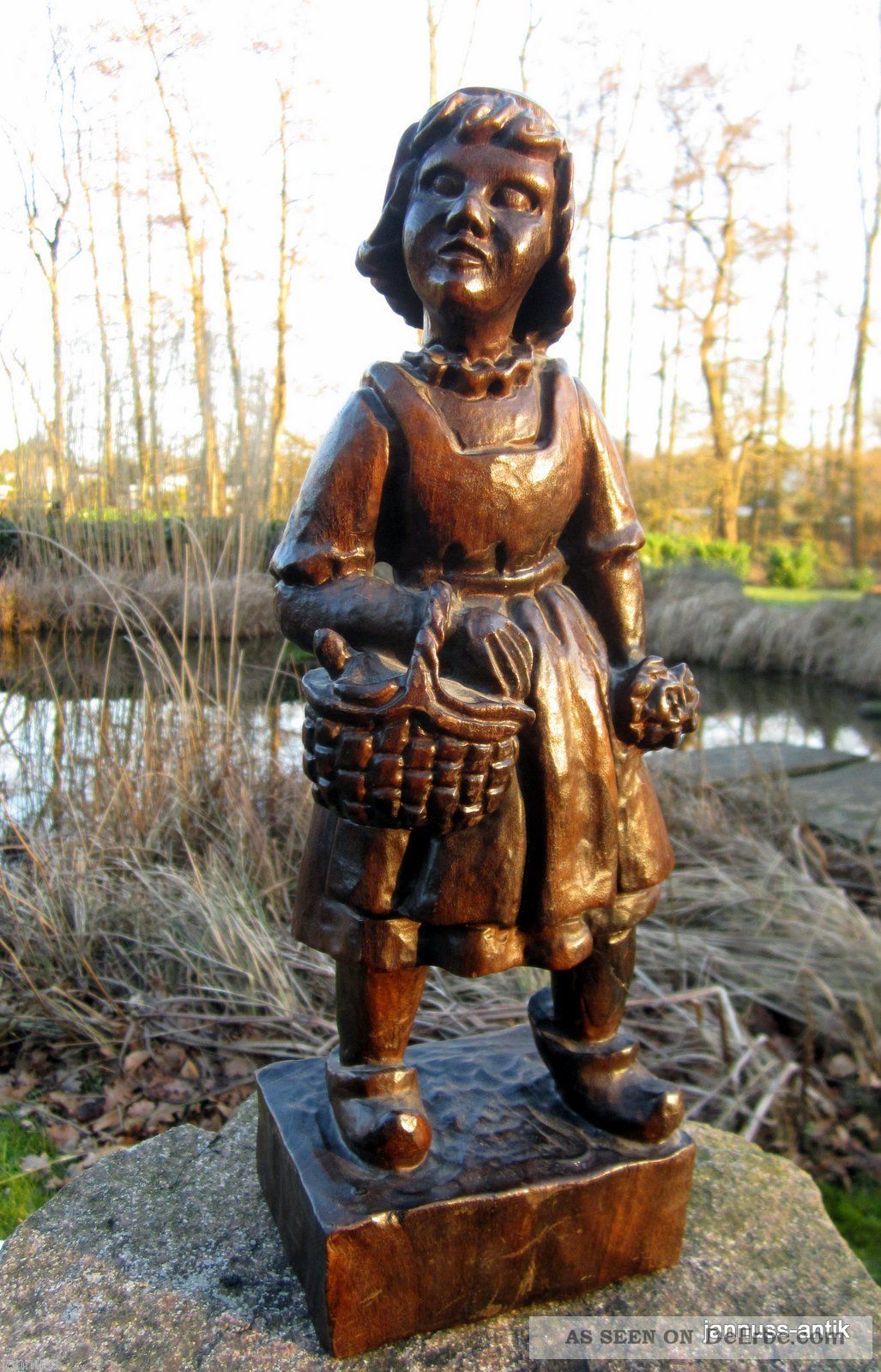Holzfigur Massivholz Handgeschnitzt Mädchen Mit Korb Schöne Handarbeit Holzarbeiten Bild