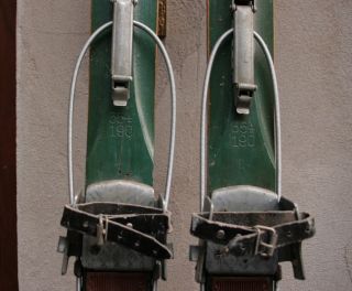 Alte Holzski Arthur Müller Extra Schneeschuh Skibindung Mesta Slalom Bild