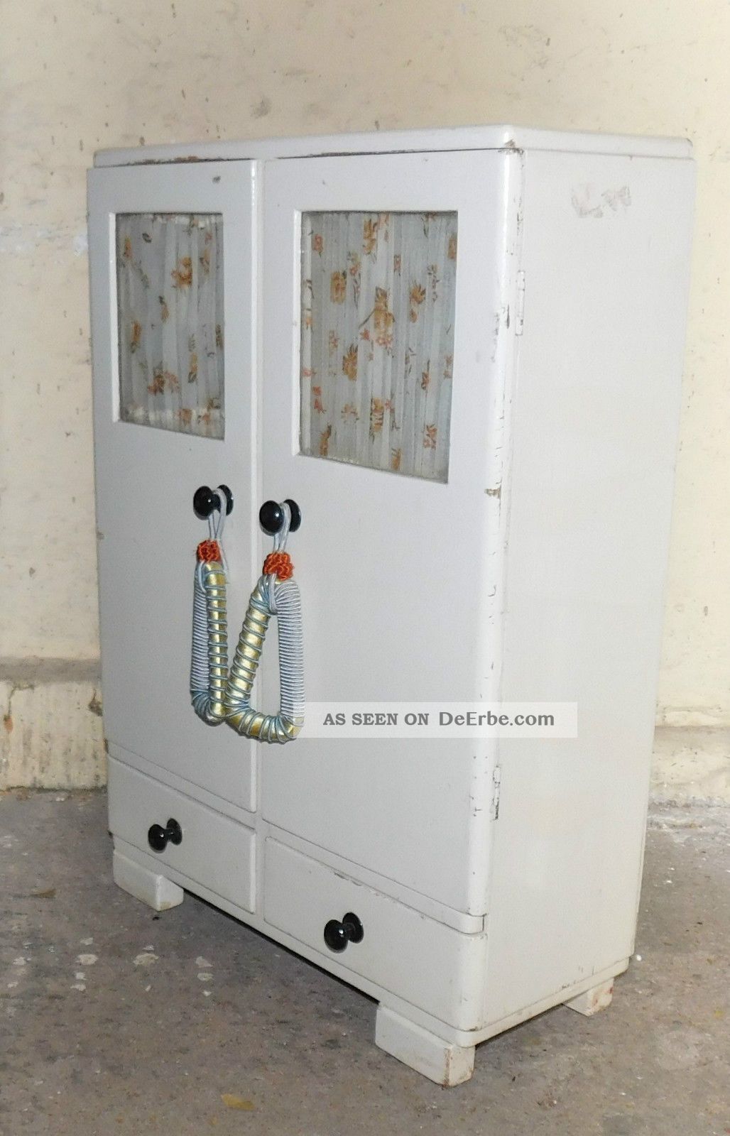 Ausgefallener Puppenschrank - 20iger Jahre Original, gefertigt vor 1970 Bild