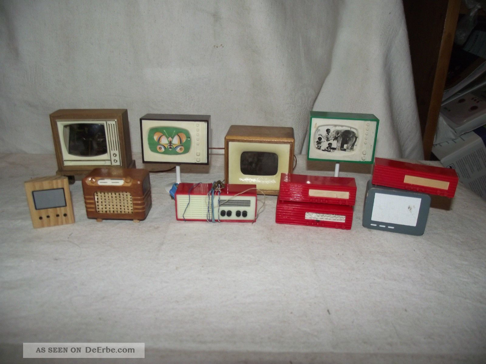 11 Teile Für Puppenstube Puppenhaus Fernseher Radios Original, gefertigt vor 1970 Bild