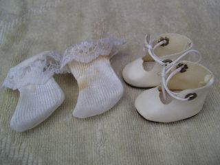 Alte Puppenkleidung Schuhe Vintage White Laced Shoes Socks 40 Cm Doll 4 1/2 Cm Bild