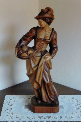 Holzfigur Holz Figur Frau Mit Korb Tracht Geschnitzt Trachten Mädchen Eine Sehr Bild
