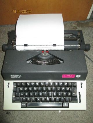 Schreibmaschine Olympia Report De Luxe Elektrisch Funktioniert Koffer Abdeckung Bild