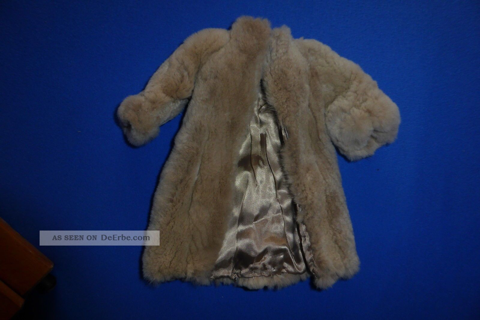 Puppenmantel Echt Fell Handgenäht Von Oma Länge 19cm Unterarmlänge 7cm Original, gefertigt vor 1970 Bild