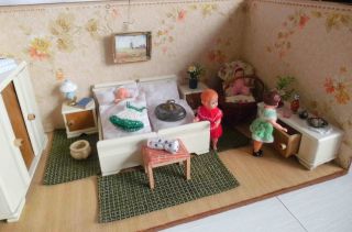 Antike Schlafzimmermöbel Mit Zubehör - 30er Jahre - Für Puppenstube/puppenhaus Bild