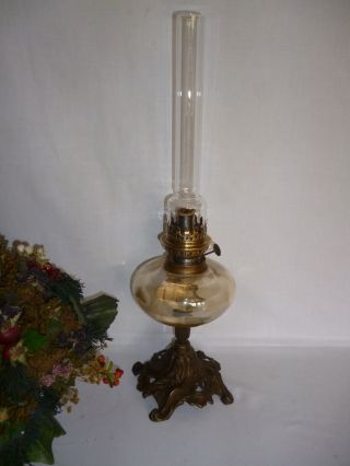 Kosmos Petroleumlampe Um 1880 Messingfuß Pressglas Höhe 52 Cm Ockerfarbig Bild