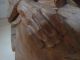 2 Handgeschnitzte Figuren Aus Dem Allgäu (altes Paar Auf Bank) Holzarbeiten Bild 8