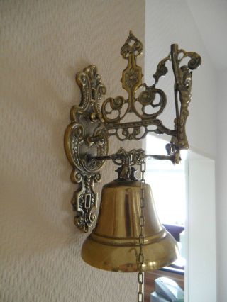 Sehr Dekorative Design Messing Türglocke Mit Wandhalterung Glockenzug (b188) Xx Bild