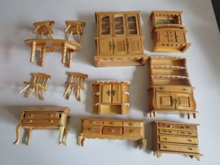 Puppenstube - Möbel - Holz - Schränke - Stühle - Tisch - 12 Teile Bild