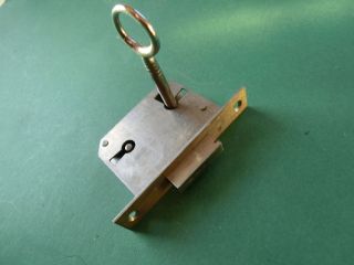 Alte Schlüssel - Gut Erhaltenes Möbelschloss Mit Schlüssel - Einsteckschloss Bild