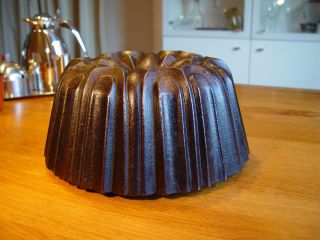 Cast Iron Bundt Cake Pan Baking Mold Gugelhupf Backform Gusseisen Kuchenform Bild