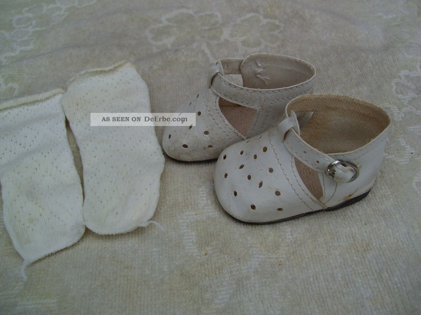 Alte Puppenkleidung Schuhe Vintage White Lashed Shoes Socks 65 Cm Doll 8 Cm Original, gefertigt vor 1970 Bild