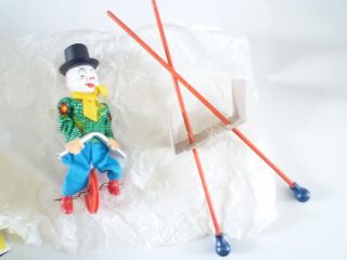 Clown Auf Hochseil Mit Box Made In Germany Westen Feco Bild