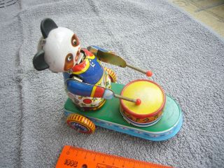 Altes Blechspielzeug Panda Bär Der Trommelt Ca.  13 Cm Sammlernachlass Bespielt Bild