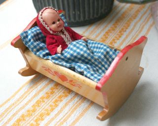 Püppchen Puppenbett Puppenwiege Babypuppe Bild