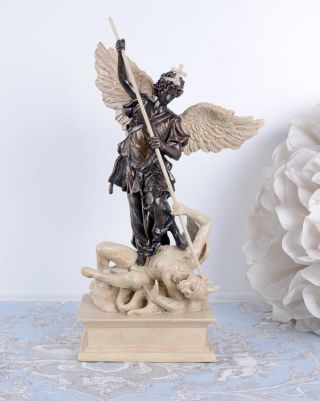 Historische Engelfigur Antik Skulptur Erzengel Michael & Teufel Bild