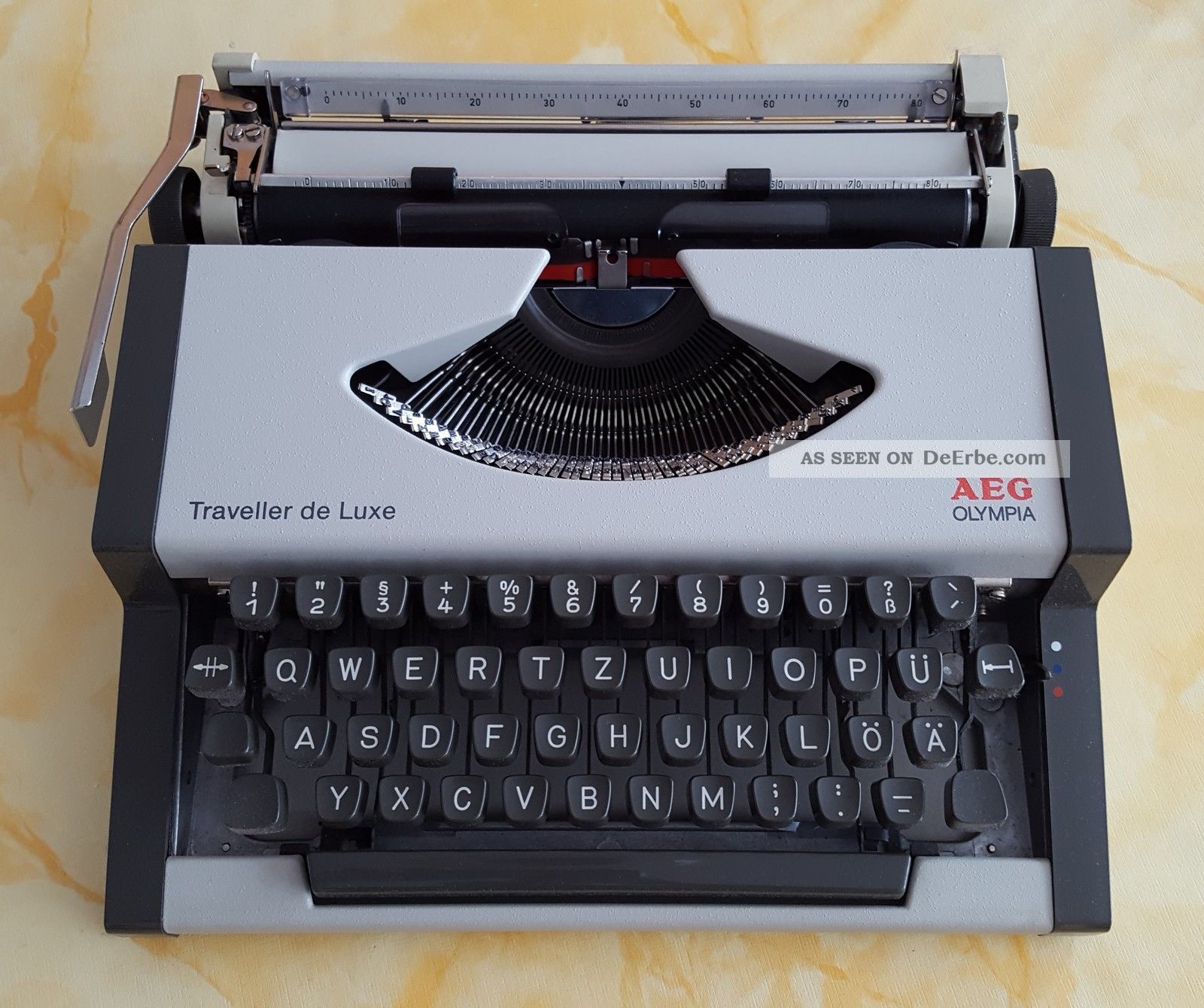 Reiseschreibmaschine Aeg Olympia Traveller De Luxe Mit Koffer, Antike Bürotechnik Bild