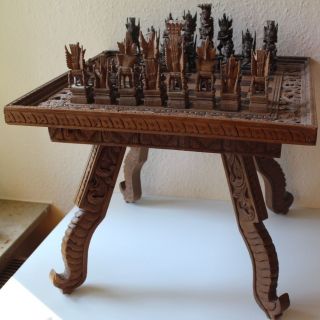Altes Schach Tisch Mit Figuren Handarbeit Schnitzerei Bild