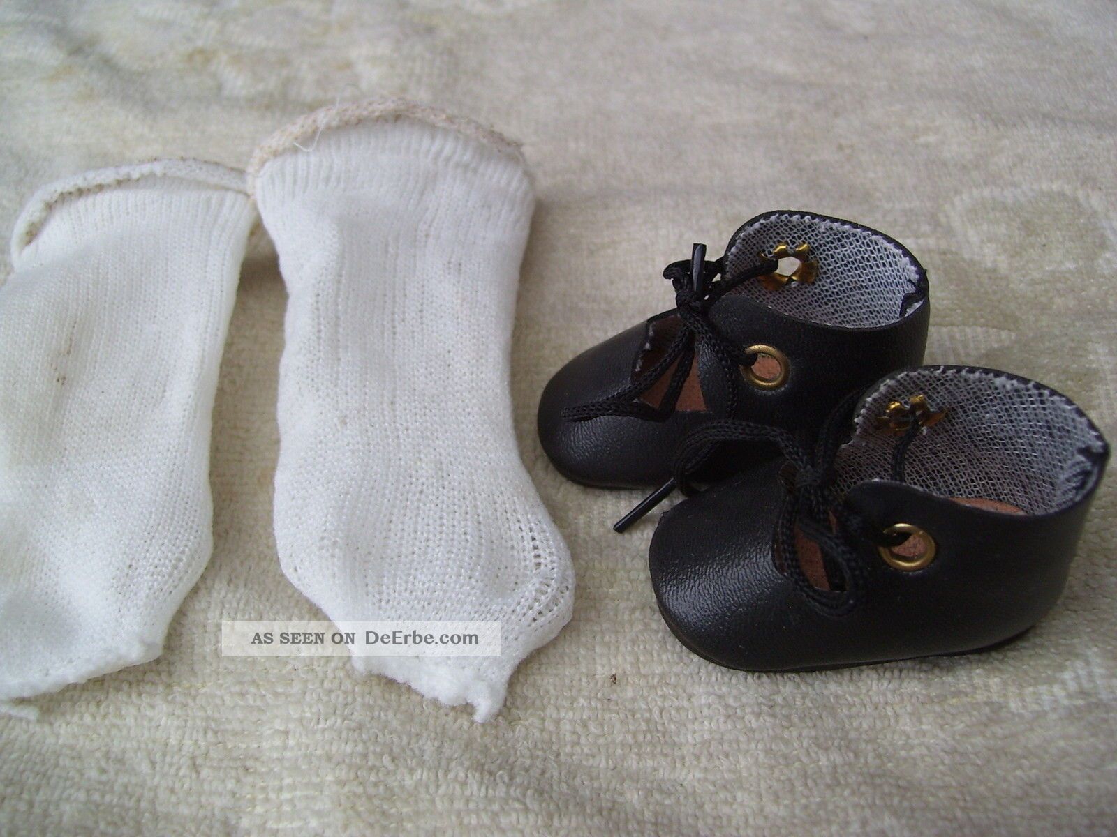 Alte Puppenkleidung Schuhe Vintage Black Laced Shoes Socks 40 Cm Doll 5 Cm Original, gefertigt vor 1970 Bild