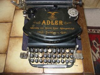 Adler,  Historische Schreibmaschine Aus Den 30er Jahren Bild