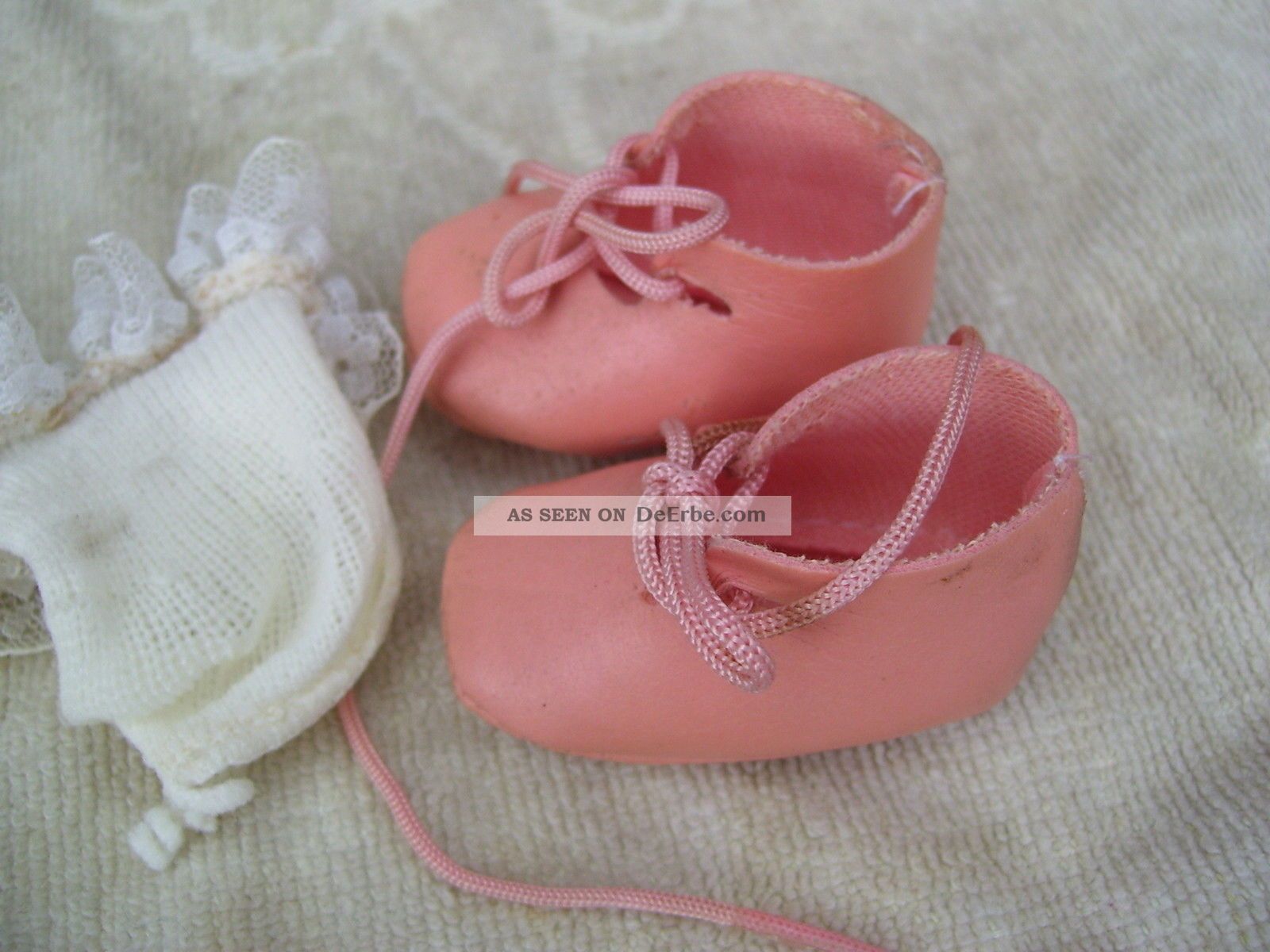 Alte Puppenkleidung Schuhe Vintage Peach Soft Shoes Lacy Socks 40cm Doll 51/2cm Original, gefertigt vor 1970 Bild