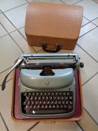 Alte Mechanische Schreibmaschine Im Koffer Von Alpina,  Gut Erhalten Bild