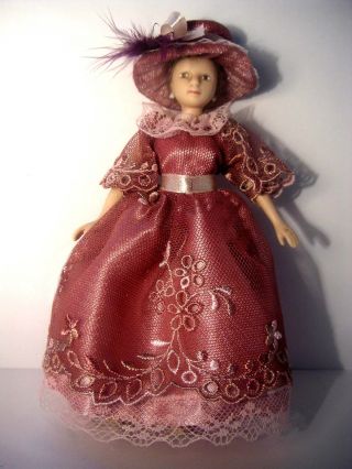 Rosas - Braunes Tüllspitzenkleid Mit Hut Für Puppe,  Modeladen 1:12 Bild