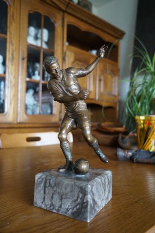 Metall Figur Fussballspieler Bronze? Skulptur Statue Büste Sculpture Bust Bild