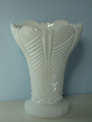 Pressglas Opalglas Weiß Vase Blumenvase Glas Milchglas Shabby Vintage Glas Bild