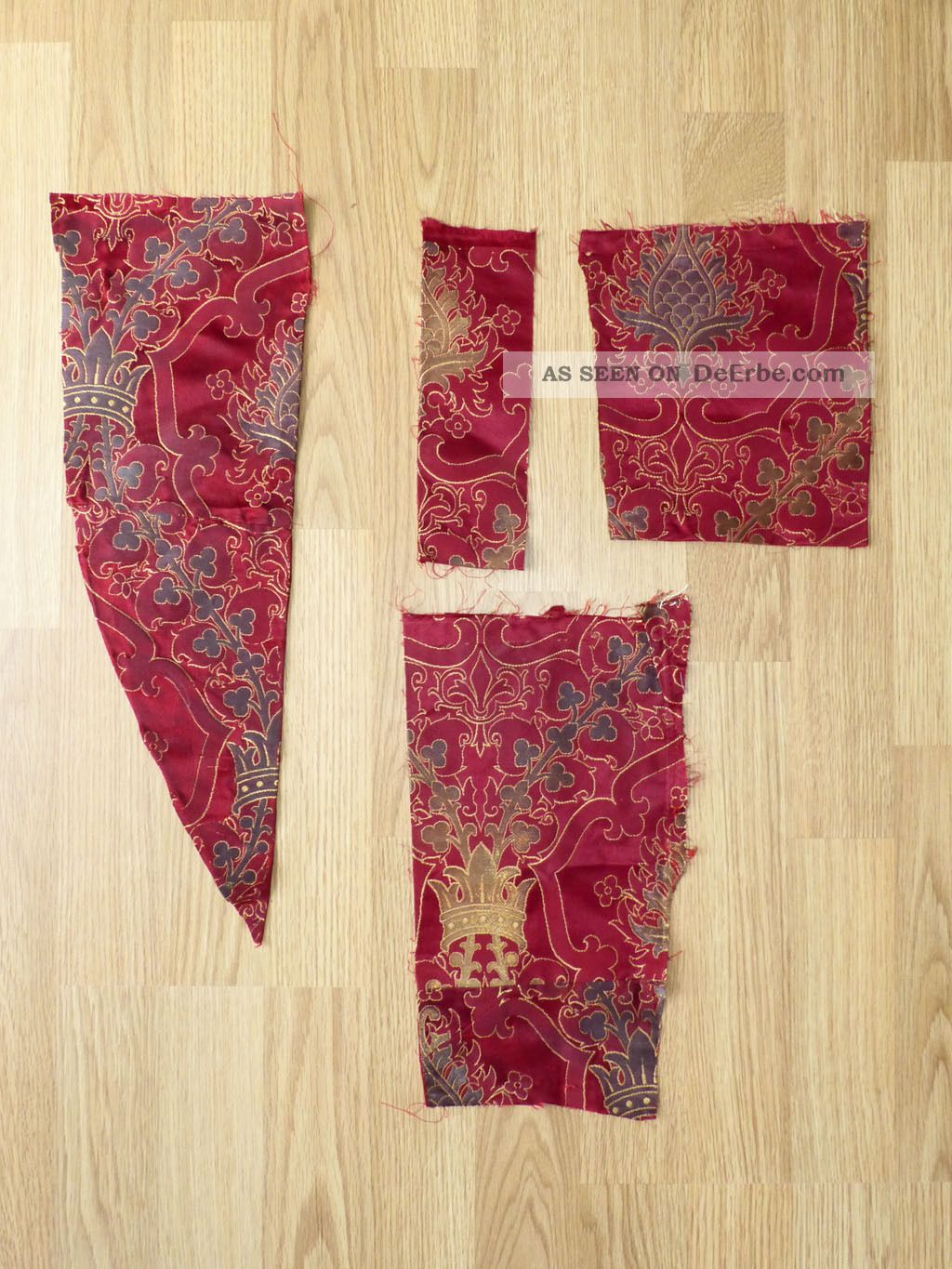 Vier Reststücke Eines Alten Paramentenstoffs Mit Krone V.  Messgewand / Vestment Kirchliches Gerät & Inventar Bild