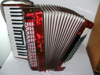 Pianoakkordeon,  Galotta,  Rot Perlmutt,  Mit Exclusiv Koffer Bild