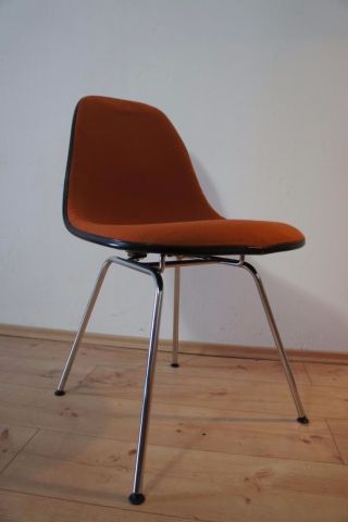 1von35 Herman Miller Vitra Side Chair Stuhl Fiberglas Hopsak Orange / Schwarz Bild