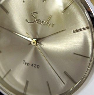 Sachs Armbanduhr,  Bauhaus - Stil,  Swiss Part Eta Quartzwerk, Bild