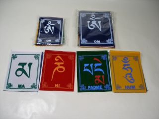 Velvet Prayer Flag Om Mani Padme Hum Größe L Bild
