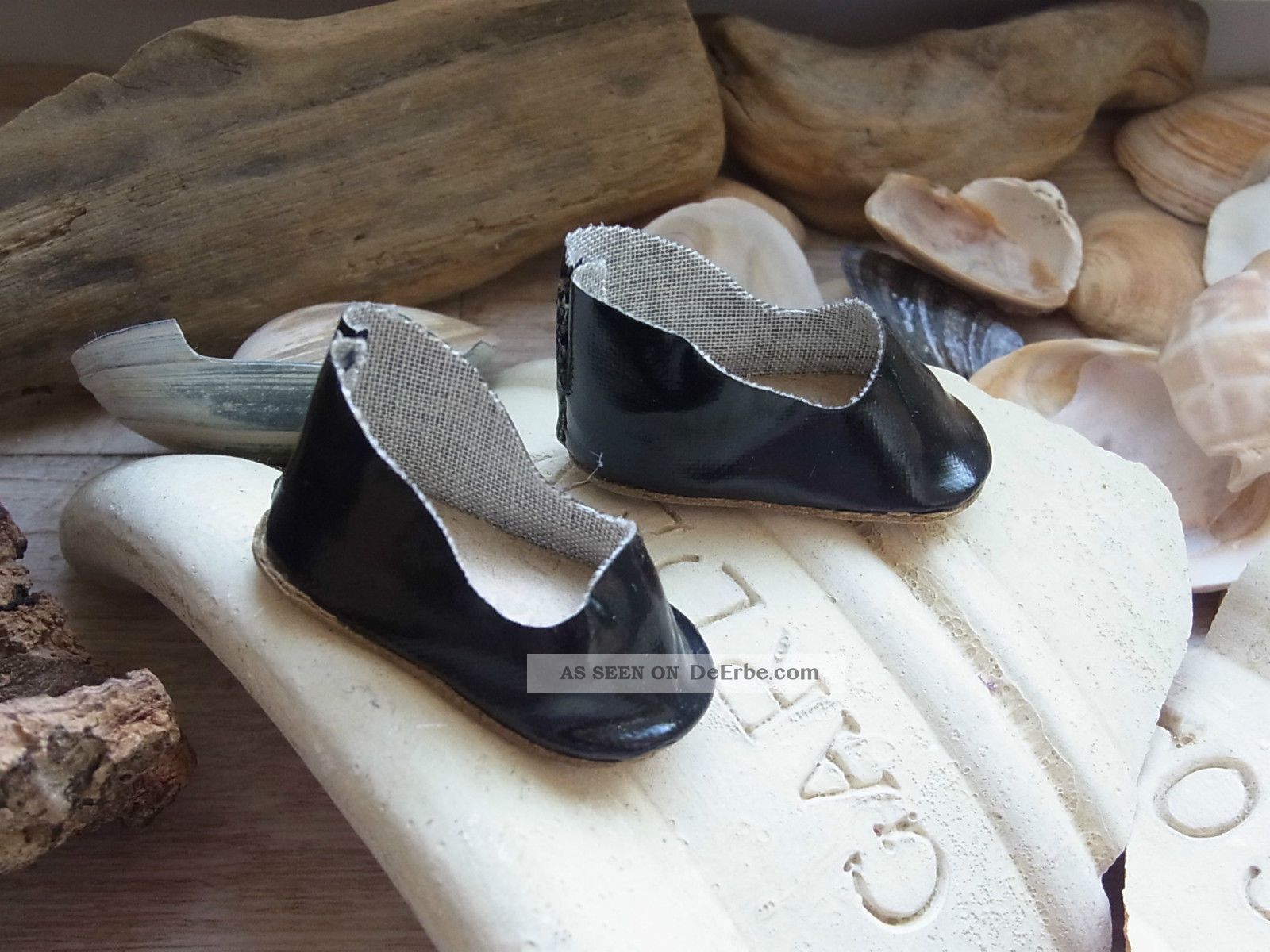 Alte Wachstuchschuhe Puppenschuhe Schwarz Aus Wachstuch Pappsohlen 3,  9 Cm Lang Original, gefertigt vor 1970 Bild