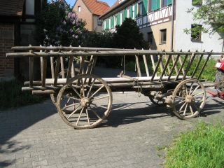 Antiker Heuwagen Leiterwagen Aus Holz – Tolle Dekoration Bild